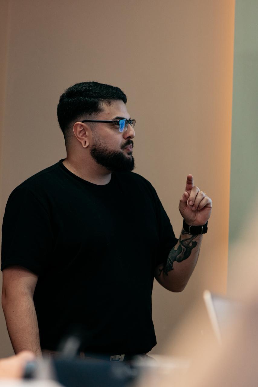 Victor Vaz conduzindo a imersão